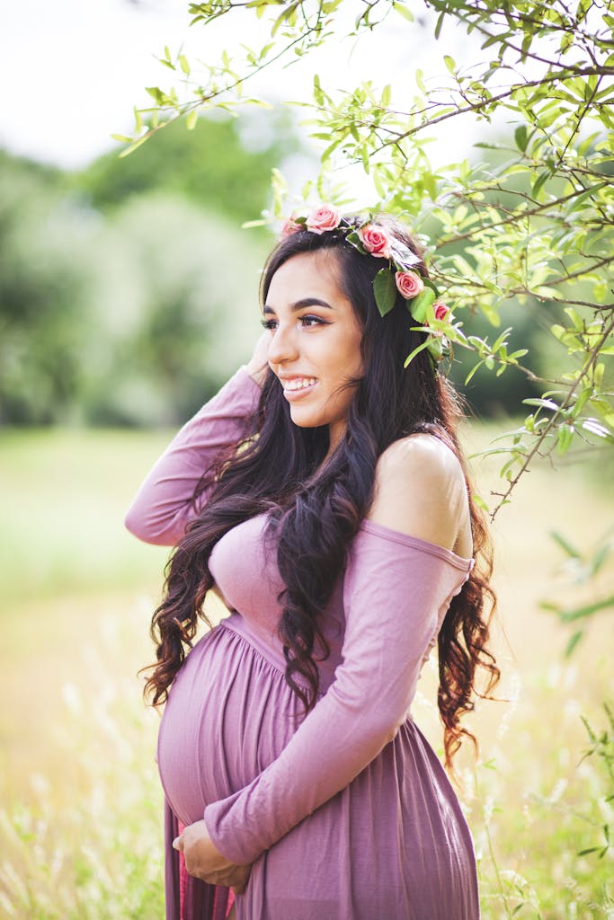 Deciding whether to get a lash lift or tint during pregnancy can be confusing. Hormonal changes and the desire to maintain beauty routines make this decision complex