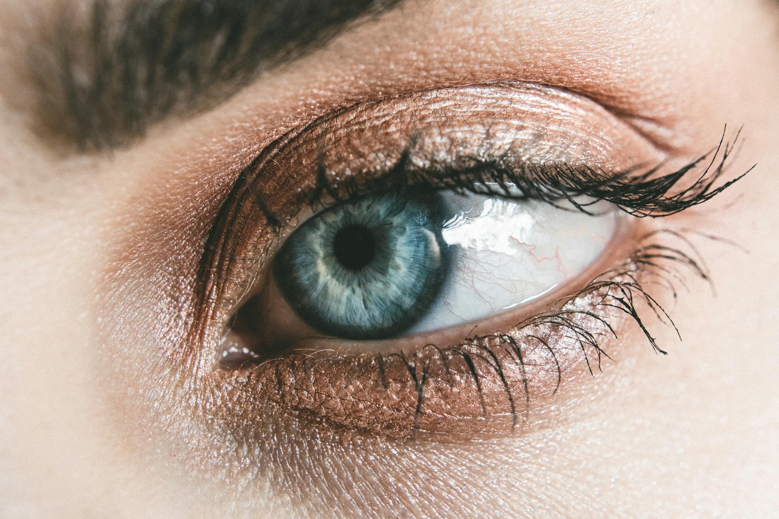 Experiencing a disappointing lash lift can be frustrating for both technicians and clients. There are several primary reasons why a lash lift may not yield desired results