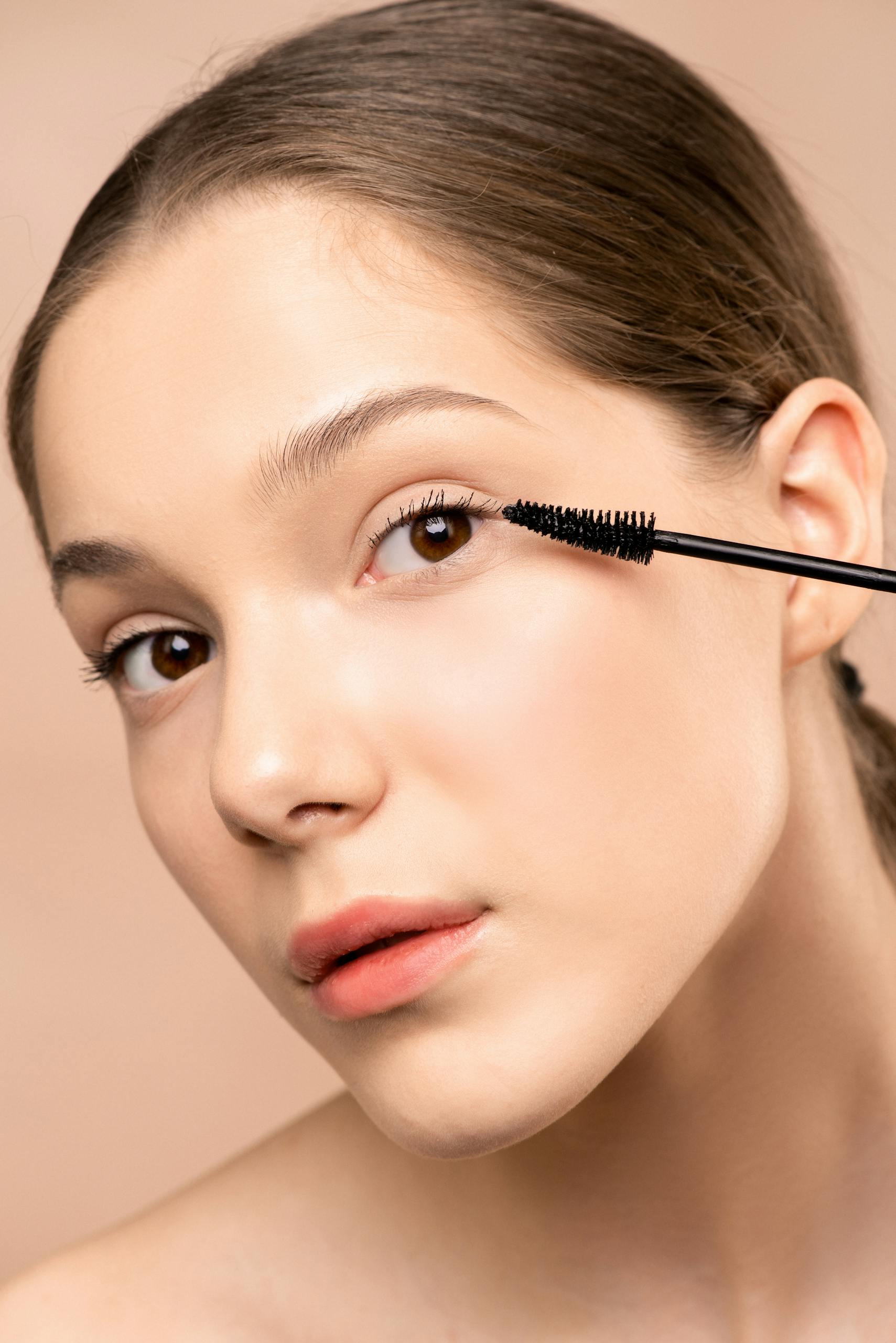 As beauty professionals, maintaining optimal lash health before, during, and after treatments is crucial for achieving lasting results and ensuring client satisfaction.