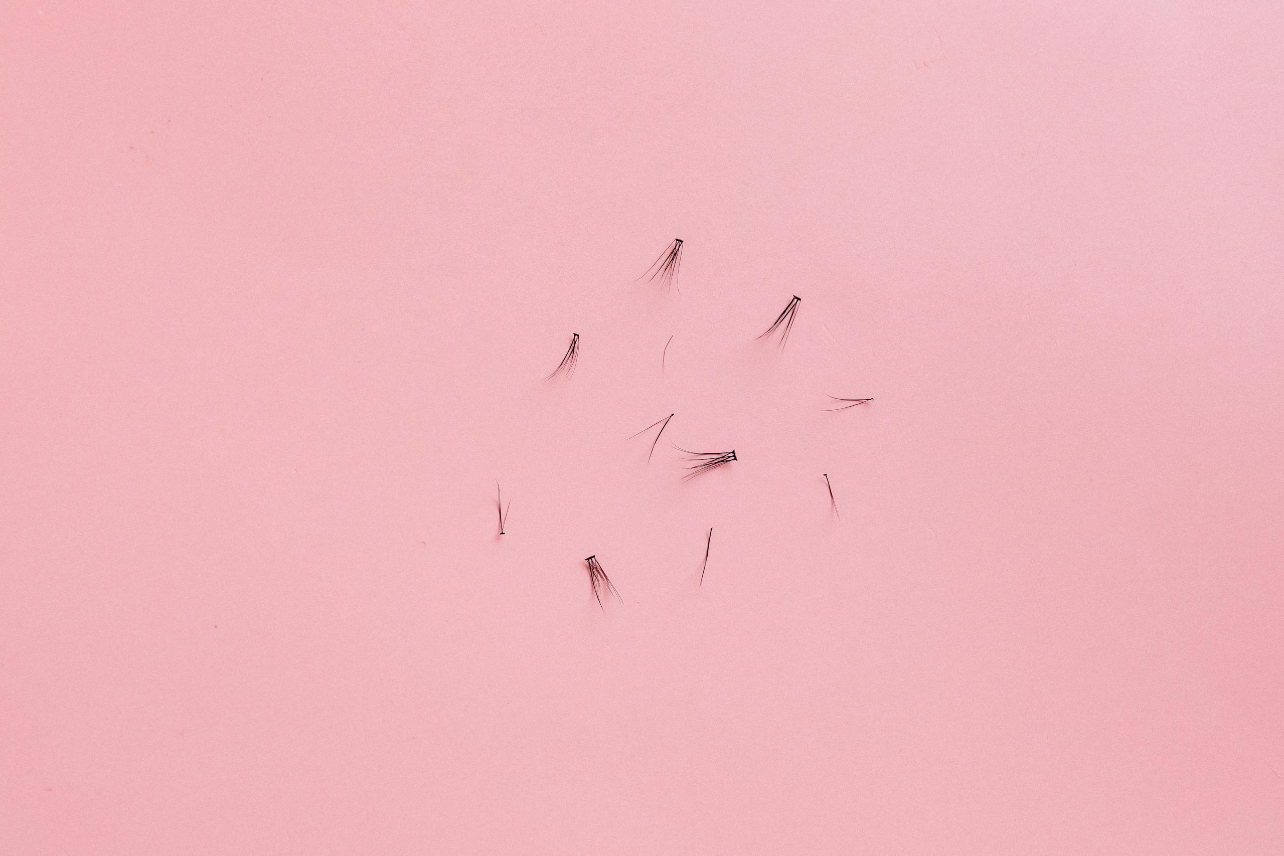 Lash porosity refers to your client's natural lashes' ability to absorb and retain moisture. This characteristic significantly impacts lash lift success.